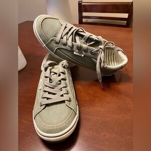 Taos Women’s Casual Green Canvas Sneakers